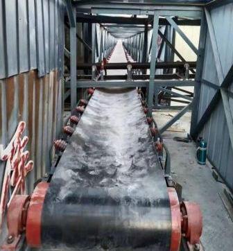 濟(jì)寧皮帶輸送機(jī)檢修走廊.jpg