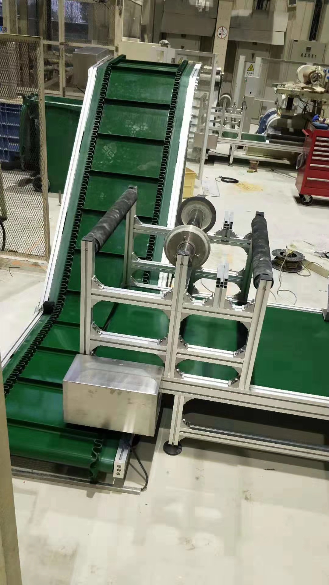 擋板濟(jì)寧皮帶輸送機(jī).jpg